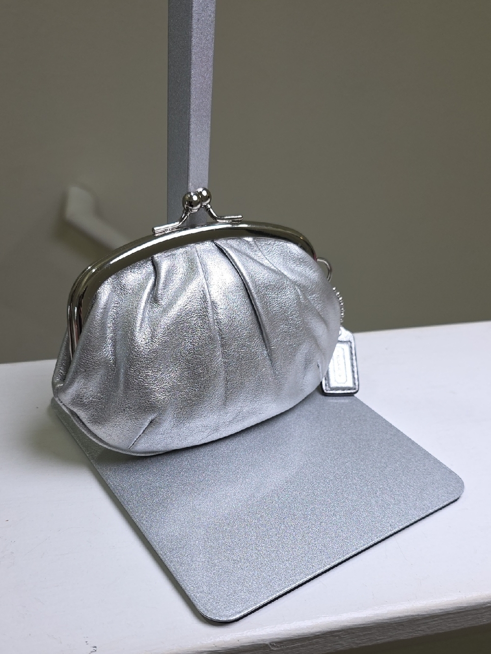 COACH Metallic Silver Leather Silvertone Framed Kisslock Coin Pouch EUC - Picture 13 of 13
